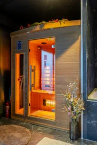 Lovers' Retreat • Jacuzzi •Sauna •Air condition - Image 3