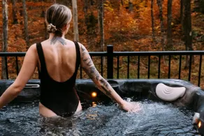 Spacious Autumn Home:Grill,Hot Tub, Fireplace,Deck - Image 3