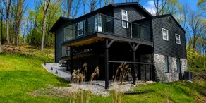 Blitzburgh Bungalow sleeps 8 - Image 2