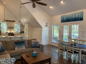 Carriage House On Lake sleeps8 - Image 3