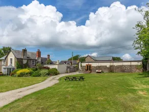 3 Bed in Holsworthy oc-beehi - Image 2