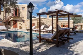 Stone Court, Studio w luxury pool and courtyard - Image 3