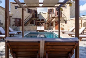 Stone Court, Studio w luxury pool and courtyard - Image 4