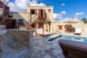 Stone Court, Studio w luxury pool and courtyard - Image 5
