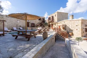 Stone Court, Studio w luxury pool and courtyard - Image 2