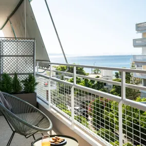 2-BD Luxury Apt Sea View Balcony near the beach - Image 2
