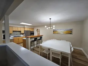 Large Private 5 beds, 3 bath - 2 mins 401 Kingston - Image 4
