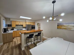 Large Private 5 beds, 3 bath - 2 mins 401 Kingston - Image 3