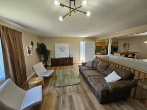 Large Private 5 beds, 3 bath - 2 mins 401 Kingston - Image 2