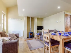 2 Bed in Axminster oc-blolo - Image 3