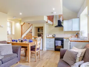 2 Bed in Axminster oc-blolo - Image 4