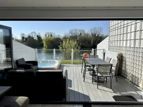 Modern Cotswold Lake House w Hot Tub Views - Image 2
