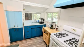 2 Beds 1.5 Bath 700 sq ft, Kitchen Laundry Desk - Image 5