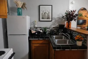 Ione Hideaway 1-Bed Fl 2 Apt - Image 3