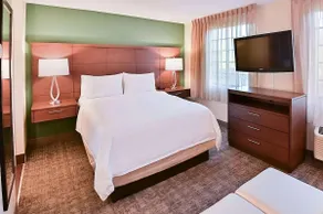 Rare Find! w/ Outdoor Pool & Breakfast! - Image 2