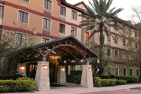 Rare Find! w/ Outdoor Pool & Breakfast! - Image 5