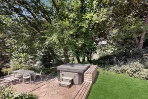 Dog-friendly downtown home with hot tub & deck - Image 4