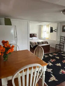 Studio Apt with Full Kitchen - Image 2