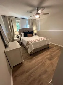 2 bed/1 bath recently updated unit with garage! - Image 5