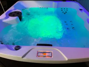 Hot Tub Haven: Family & Work Ready - Image 3