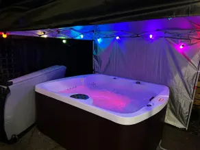Luxury 2br1ba w/ Hot tub, patio, crib & vanity - Image 2