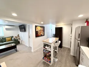 Hot Tub Haven: Family & Work Ready - Image 4
