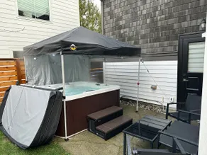 Luxury 2br1ba w/ Hot tub, patio, crib & vanity - Image 3