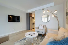 Serene and Calming Downtown Suite - Image 4