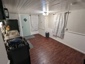 Historic Little Italy Garden Apartment - Image 5
