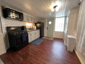 Historic Little Italy Garden Apartment - Image 2