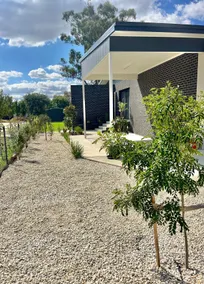 Stunning space in Wagga opposite golf course - Image 3