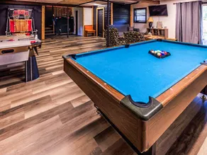 Hot Tub + Theatre - Fox Lodge by Janix Escapes - Image 5