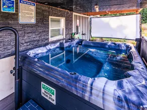 Hot Tub + Theatre - Fox Lodge by Janix Escapes - Image 2