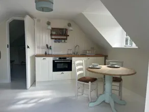 Stunning period annexe close to town centre - Image 2