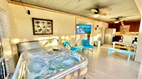 Island Paradise- Big Hot tub, Bikes, Ocean fishing - Image 5