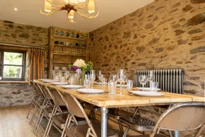 Two adjoining cottages with a shared patio - Image 4
