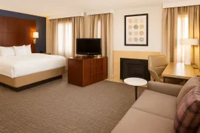 Explore Nashville! Outdoor Pool, Free Breakfast! - Image 2