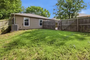 Relaxing 3BR Home, Sleeps 8, Fenced Yard for PETS - Image 3