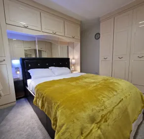 Delightful & Spacious Guest House in Farnworth Near Bolton Hospital - Image 2