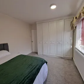 Delightful & Spacious Guest House in Farnworth Near Bolton Hospital - Image 4