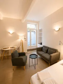 Le Patio Secret • Studio overlooking a courtyard • Air-conditioned - Image 4