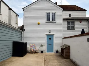 3 Bed in Folkestone oc-75607 - Image 2