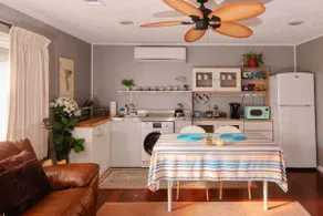 Retro King Guest Suite in a Quiet Neighborhood - Image 4