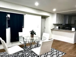 2King Bed Lower Apt in Duplex |Priv Unit+Foosball - Image 5