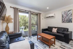 Emu Beach Chalets - Image 5