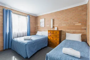 Emu Beach Chalets - Image 4