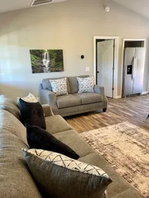 Relaxing Hillside Getaway - Image 2