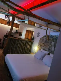 Love Room in the Woods with Real Hot Tub, Outdoor Area - Image 3