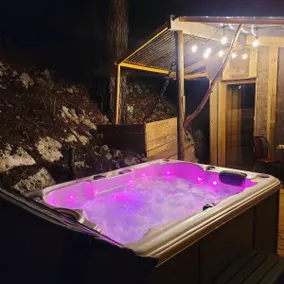 Love Room in the Woods with Real Hot Tub, Outdoor Area - Image 5