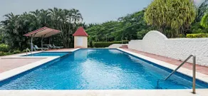 Luxury Villa Retreat with Tropical Backyard - Image 5